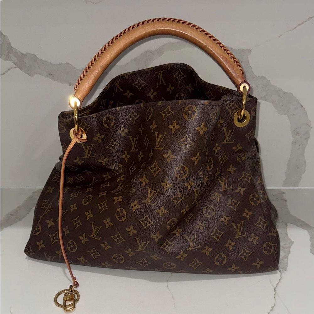 Authentic Louis Vuitton Artsy Bag